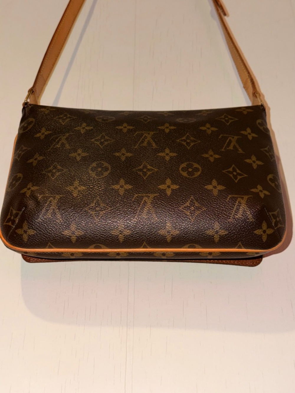 Louis Vuitton Vintage Monogram Crossbody Bag - Picture 6 of 14
